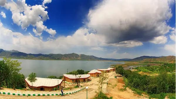 نمای بیرونی هتل جهانگردی مریوان