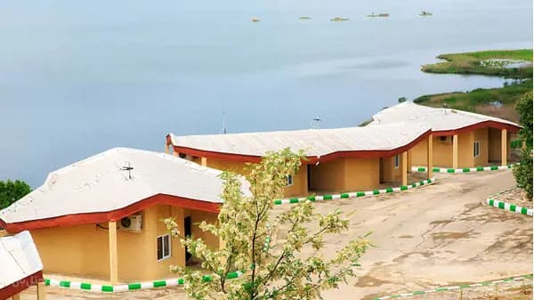 فضای بیرونی هتل جهانگردی مریوان