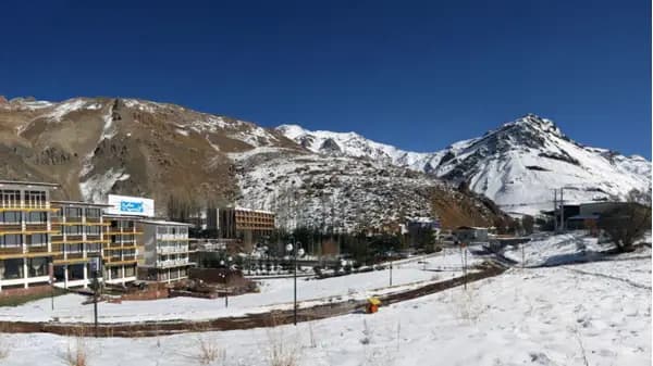 نمای بیرونی هتل جهانگردی دیزین کرج