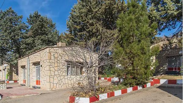 نمای دوم فضای بیرونی هتل جهانگردی سراب کیو خرم آباد