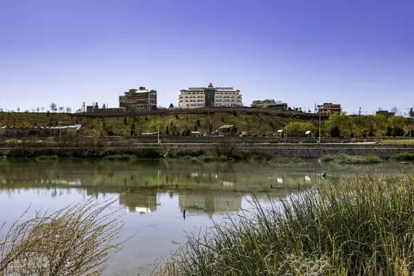 نمای بیرونی هتل پارسیان آزادی یاسوج