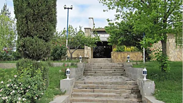 محیط خارجی هتل جهانگردی یاسوج