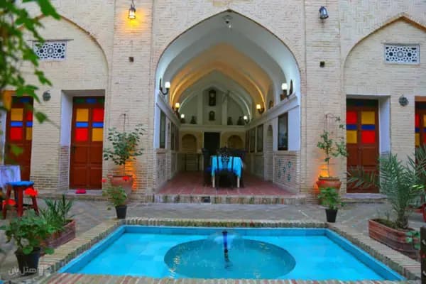 محوطه هتل سرابی شوشتر