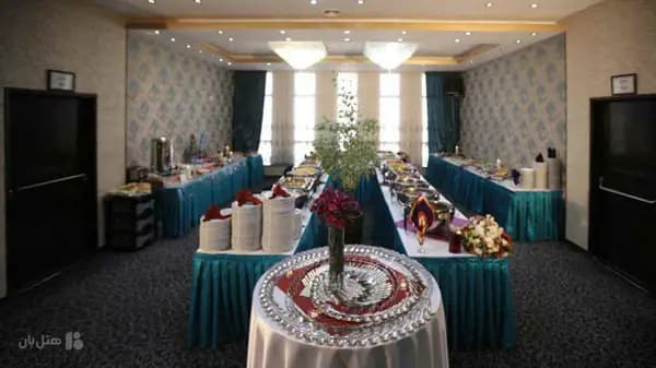 رستوران 2 در هتل پارسیا قم