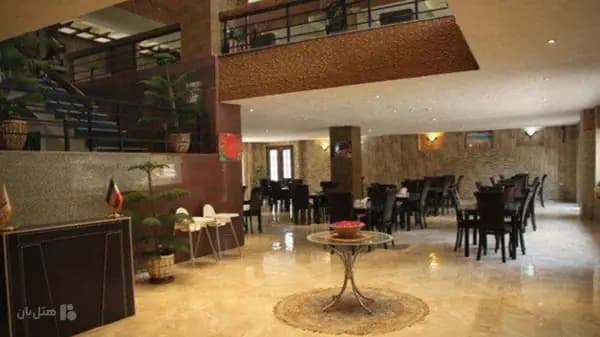 فضای داخلی رستوران هتل گاردنیا کیش