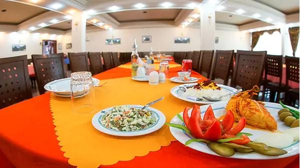 رستوران در هتل جهانگردی خوی