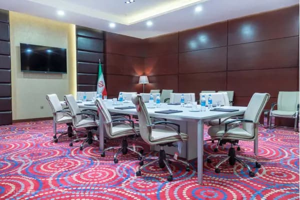 سالن کنفرانس در هتل ایبیس تهران