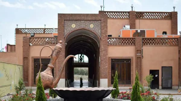 Open area of Khorshid Ardehal Hotel Kashan