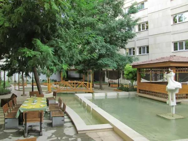 فضای سبز در هتل تهران مشهد