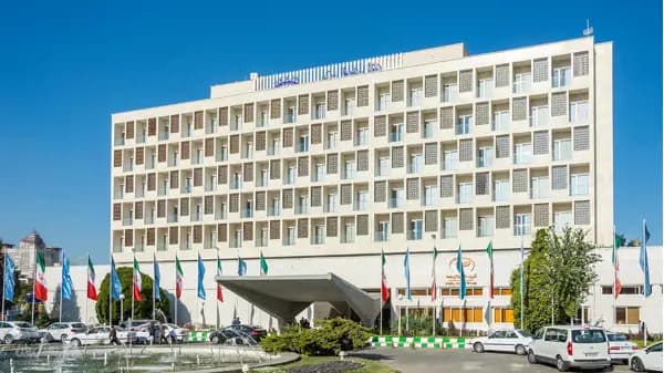 نمای بیرونی هتل هما 1 مشهد