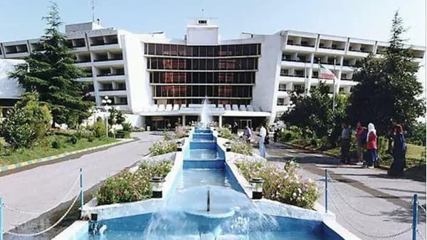 نمای بیرونی هتل پارسیان آزادی خزر چالوس