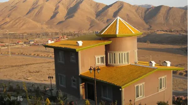 نمای دیگری از بیرون هتل دربند مهدی‌شهر