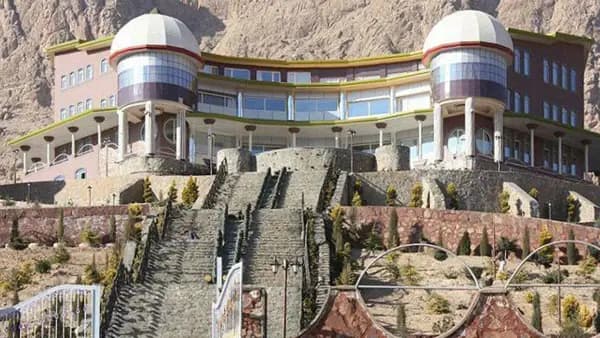 جزئیات معماری هتل دربند مهدی‌شهر
