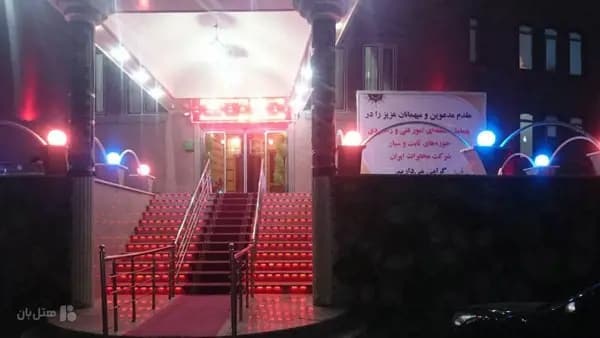 هتل دربند مهدی‌شهر با منظره کوهستانی