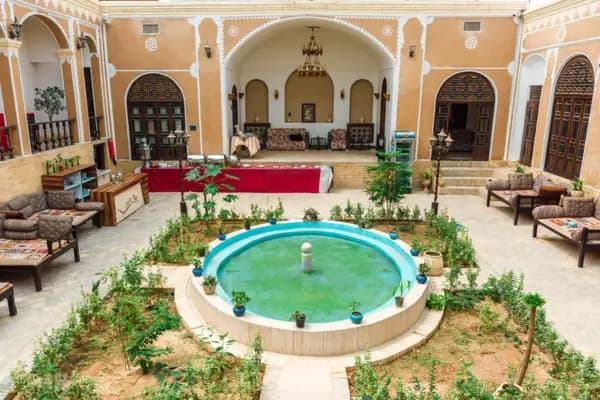 فضای داخلی هتل سنتی رز یزد