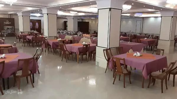 رستوران داخلی هتل گوتکه مال سمنان