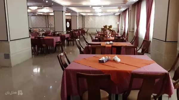 رستوران در هتل گوتکه مال سمنان
