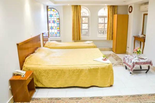 اتاق سه تخته در هتل ملک اصفهان