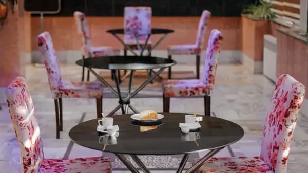 کافی‌شاپ هتل آفریقا مشهد