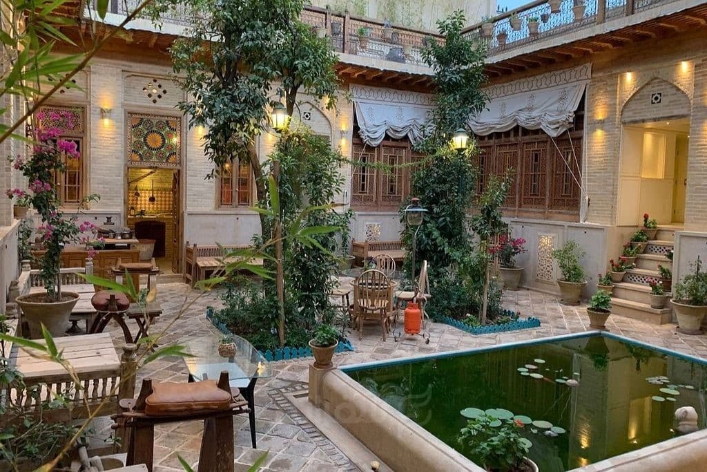 اقامتگاه خانه شیرازی شیراز