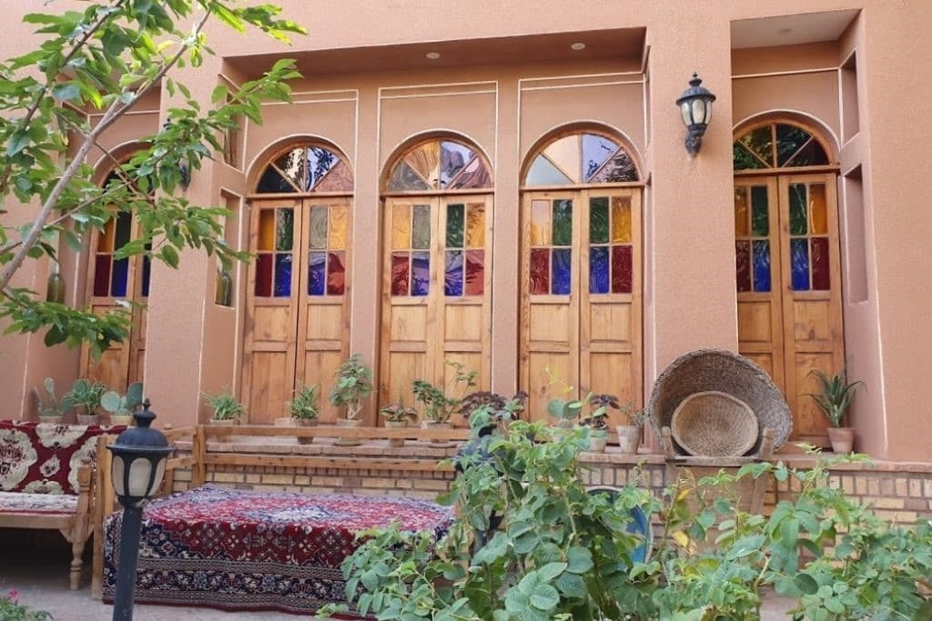 اقامتگاه بوم گردی خانه نخجیر نراق