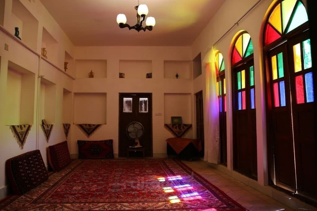 اقامتگاه بوم گردی خانه نخجیر نراق