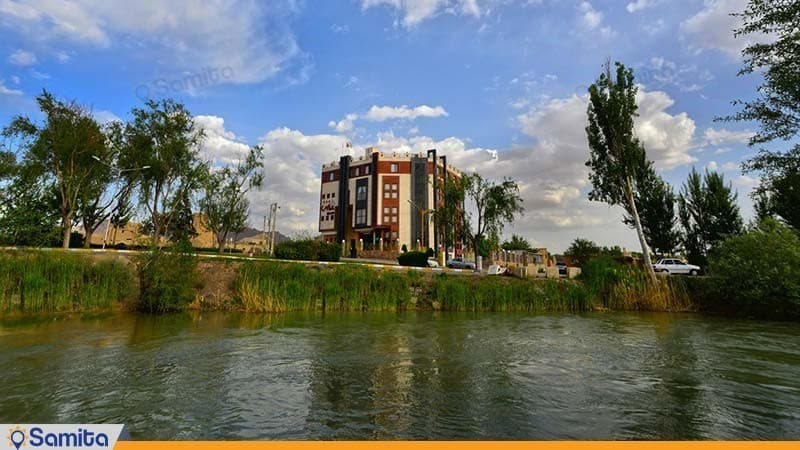 نمای ساختمان هتل ساحلی پردیس مبارکه