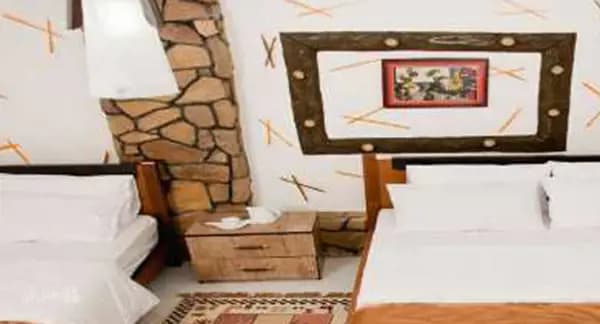 تصویر اتاق سه تخته هتل کمال الملک نیشابور اتاق سه تخته در هتل کمال الملک نیشابور