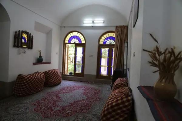 تصویر اتاق دونفره کف خواب اقامتگاه حاجی خان تفت اتاق دونفره کف خواب در اقامتگاه حاجی خان تفت