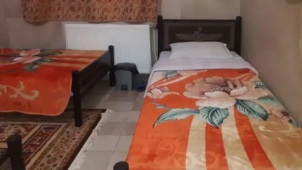 تصویر اتاق سه تخته مهمانسرای جهان اصفهان اتاق سه تخته در مهمانسرای جهان اصفهان