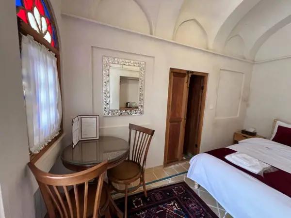 تصویر نمایی از اتاق قرمزدونه اقامتگاه سنتی جهان آرائی کاشان نمایی از اتاق قرمزدونه در اقامتگاه سنتی جهان آرائی کاشان