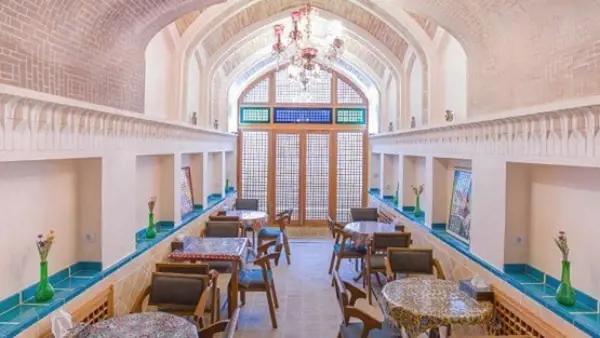 تصویر دوم رستوران اقامتگاه سرپله کاشان نمای دیگری از رستوران اقامتگاه سرپله کاشان