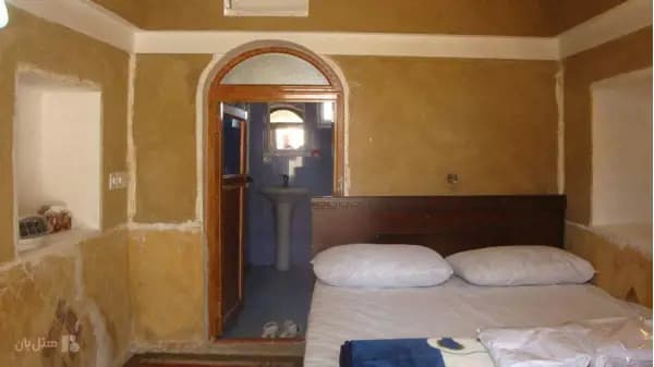 تصویر فضای داخلی اتاق هتل سنتی یه تا خور و بیابانک فضای داخلی اتاق هتل سنتی یه تا خور و بیابانک