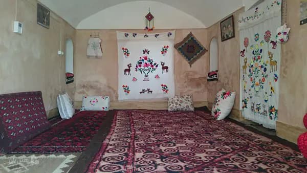 فضای داخلی اقامتگاه بومگردی کلوت کویر شاهرود نمای داخلی دیگر اتاق در اقامتگاه بومگردی کلوت کویر شاهرود