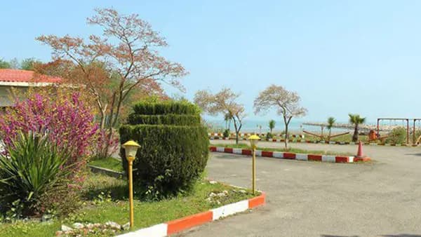 تصویر محوطه بیرونی متل ساحلی خزر رامسر محوطه بیرونی متل ساحلی خزر رامسر