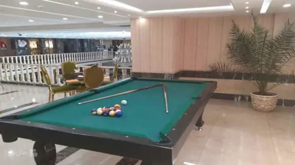 تصویر سالن بیلیارد هتل امیران 2 همدان سالن بیلیارد هتل امیران 2 همدان