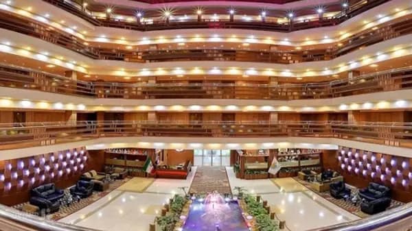 تصویر لابی هتل اطلس شاهین شهر ۱ لابی هتل اطلس شاهین شهر ۱