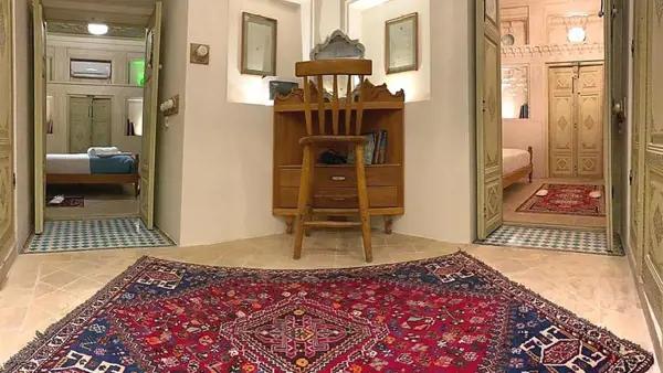 تصویر فضای داخلی اتاقها در اقامتگاه خانه شیرازی شیراز فضای داخلی اتاقها در اقامتگاه خانه شیرازی شیراز