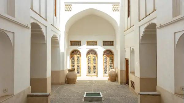 تصویر سومین فضای داخلی اقامتگاه بومگردی خانه سه نیک یزد سومین فضای داخلی اقامتگاه بومگردی خانه سه نیک یزد