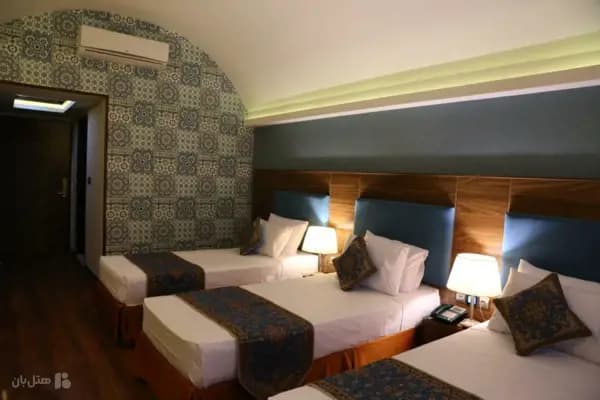 تصویر اتاق سه تخته فرست کلس ۴ هتل پارسیان یزد اتاق سه تخته فرست کلس ۴ در هتل پارسیان یزد