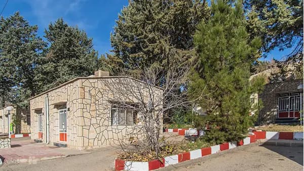 تصویر دوم فضای بیرونی هتل جهانگردی سراب کیو خرم آباد فضای بیرونی هتل جهانگردی سراب کیو خرم آباد
