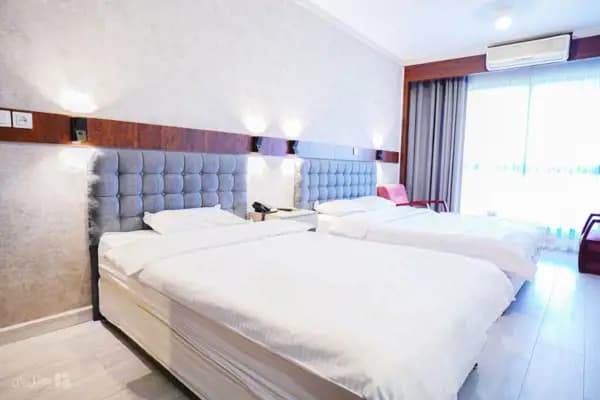 تصویر اتاق سه تخته لوکس هتل شادی سنندج اتاق سه تخته لوکس هتل شادی سنندج