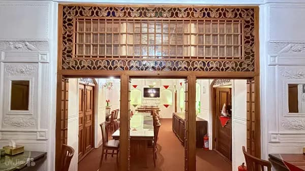 تصویر دکوراسیون رنگارنگ و گرم داخلی اقامتگاه سنتی بهروزی قزوین دکوراسیون رنگارنگ و گرم داخلی اقامتگاه سنتی بهروزی قزوین