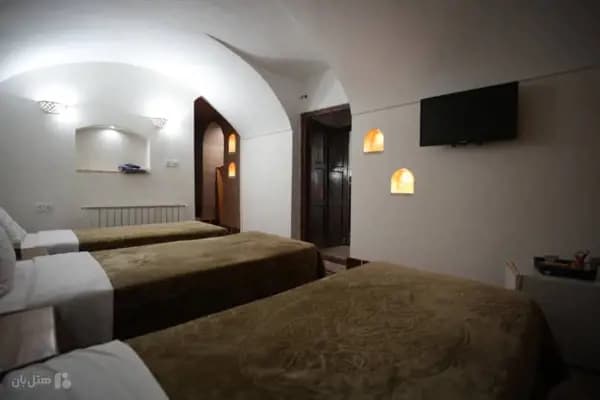 تصویر اتاقهای هتل سنتی رز یزد فضای داخلی اتاقهای هتل سنتی رز یزد