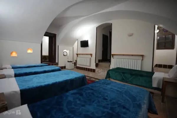 تصویر اتاقهای هتل سنتی رز یزد فضای داخلی اتاقهای هتل سنتی رز یزد