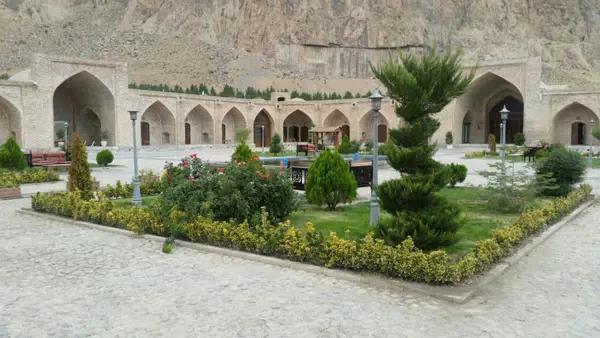 تصویر فضای بیرونی هتل لاله بیستون کرمانشاه - 1 فضای بیرونی هتل لاله بیستون کرمانشاه