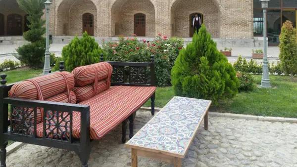 تصویر فضای بیرونی هتل لاله بیستون کرمانشاه - 2 فضای بیرونی هتل لاله بیستون کرمانشاه