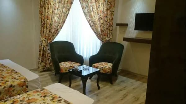 تصویر اتاق دو تخته دبل هتل عمارت مشهد اتاق دو تخته دبل با دکوراسیون شیک در هتل عمارت مشهد