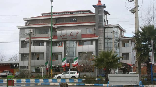 نمای اصلی هتل سیروس رودسر