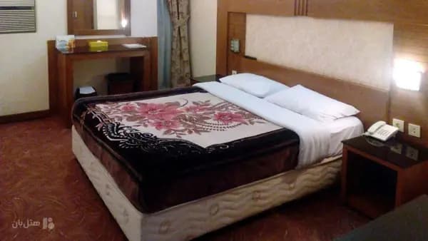 تصویر اتاق دو تخته دابل هتل همراز مشهد اتاق دو تخته دابل در هتل همراز مشهد